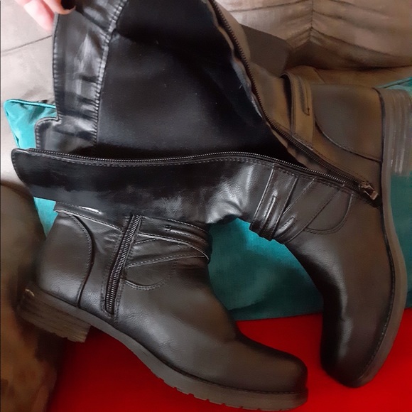 Boots - Picture 9 of 11